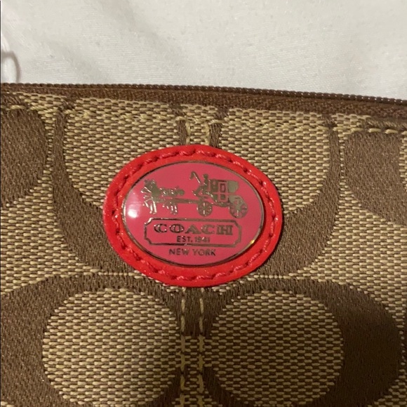 Brand New coach wristlet with keychain attachment - Picture 3 of 3